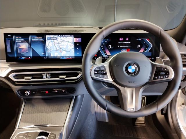 3シリーズ 318i Mスポーツ 弊社デモレンタ ブラックレザーシート 19インチアロイホイール ブラックキドニーグリル シートヒーター アクティブクルーズコントロール ヘッドアップディスプレイ 後退アシスト パーキングアシスト(33枚目)