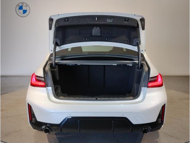 3シリーズ 318i Mスポーツ 弊社デモレンタ ブラックレザーシート 19インチアロイホイール ブラックキドニーグリル シートヒーター アクティブクルーズコントロール ヘッドアップディスプレイ 後退アシスト パーキングアシスト(46枚目)