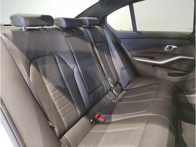 3シリーズ 318i Mスポーツ 弊社デモレンタ ブラックレザーシート 19インチアロイホイール ブラックキドニーグリル シートヒーター アクティブクルーズコントロール ヘッドアップディスプレイ 後退アシスト パーキングアシスト(53枚目)