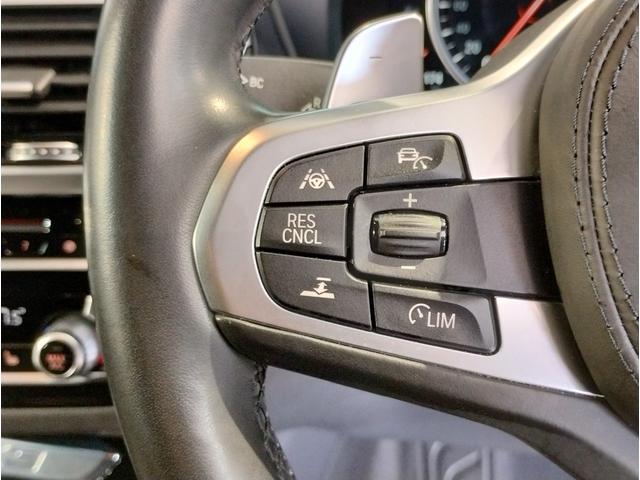 【アクティブクルーズコントロール】一定速度での巡航はもちろん、前方の車両との距離を一定に保ちながら自動で加減速を行います。ＢＭＷは車両停止までの制御が可能となりますので、渋滞時には大変嬉しい機能です。