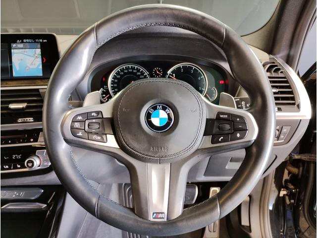 運転の楽しいＢＭＷでは、アクセルを踏み込んでしまいそうになりますが、速度表示も見やすいため、常にお車の速度を把握できます。