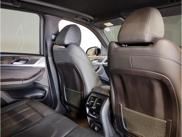 シートに深く腰掛けることが出来るため、長距離ドライブでも快適で疲れにくいです。