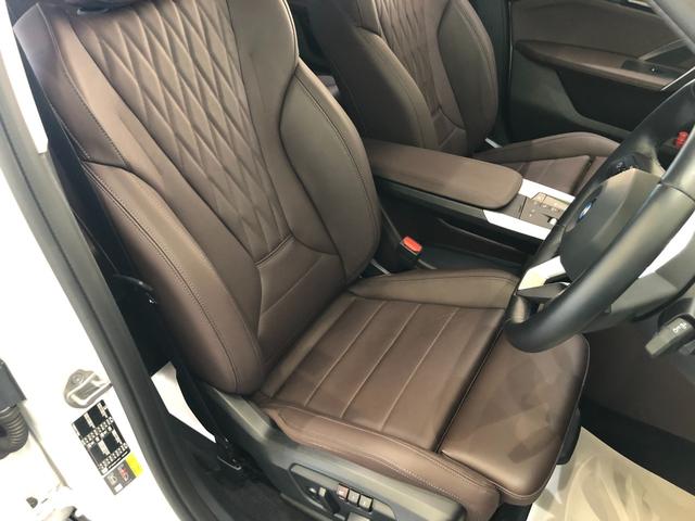 iX1 xDrive 30 xライン 弊社デモカー 茶レザー アンドロイドオート アップルカープレイ ハーマンカードン ACC HUD 純正18AW ワイヤレス充電 電動リアゲート メモリー機能付き電動シート ワイヤレス充電 全周囲カメラ(47枚目)