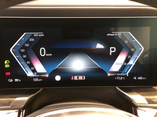 �a�l�v�̃��[�^�[�p�l���͑I�Ȃ�A���W�I�̃`�����l���Ȃǂ��\���\�ł��B�^�]���ɖڐ����j�����ƂȂ��A���S�Ŕ��ɂ����ł��B