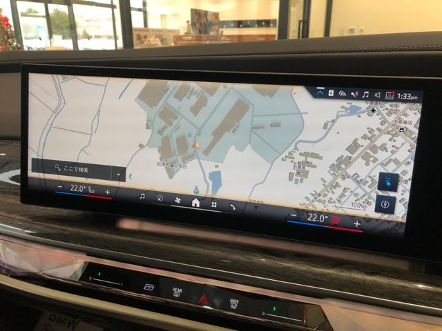 �V�t�g���o�[���ӂɓ��ڂ��ꂽ���c���������i�i�r�̃R���g���[���[�j�̓h���C�o�[�̉^�]�p����������A�����I�ɑ��삪�\�Ō�����܂�