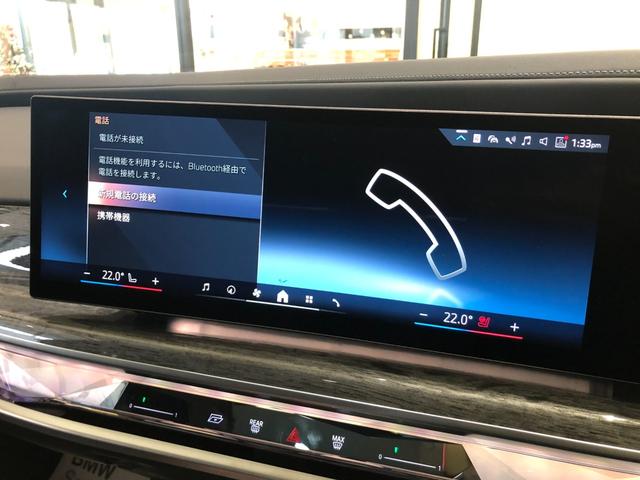 �i�r�̔z�u���Z���^�[�p�l���㕔�ɐݒu���邱�Ƃɂ��A�^�]���͓��H����ڐ����o�������O�����ƂȂ��A���S�ɂ������������܂��B