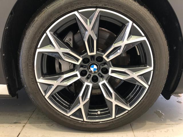 �O�ցE��ւɊ��ȃT�u�t���[����ǉ����A�����Ƀp�[�c�����t���邱�Ƃɂ��A������ł����Ă��������萫��ێ����Ă���܂��B