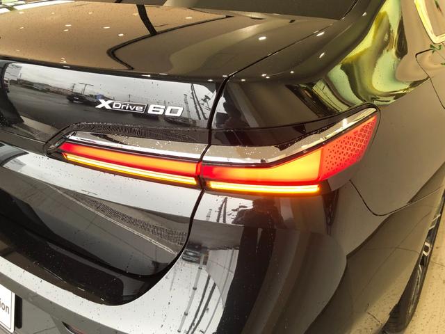 �����Ƀe�[�����C�g���f�U�C�����邱�Ƃɂ��A�ԗ��̕����L�����o���A���C�h�{�f�B�[�ŃX�|�[�e�B�[�Ȉ�ۂ�^���܂��B