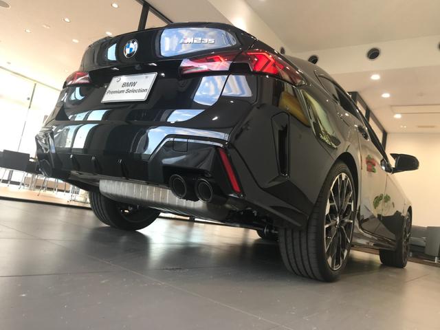 �R�[�i�[�Z���T�[�����ڂ��Ă���܂��̂ŁA�Ԍɓ���̍ۂȂǁA��Q���̐ڋ߂����Œm�点�܂��B