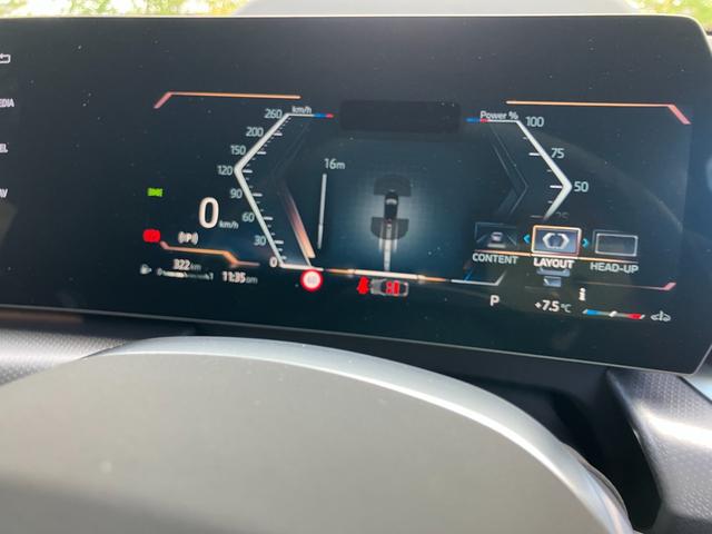 �a�l�v�̃��[�^�[�p�l���͑I�Ȃ�A���W�I�̃`�����l���Ȃǂ��\���\�ł��B�^�]���ɖڐ����j�����ƂȂ��A���S�Ŕ��ɂ����ł��B