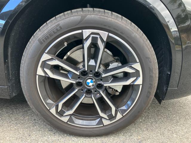 �O�ցE��ւɊ��ȃT�u�t���[����ǉ����A�����Ƀp�[�c�����t���邱�Ƃɂ��A������ł����Ă��������萫��ێ����Ă���܂��B