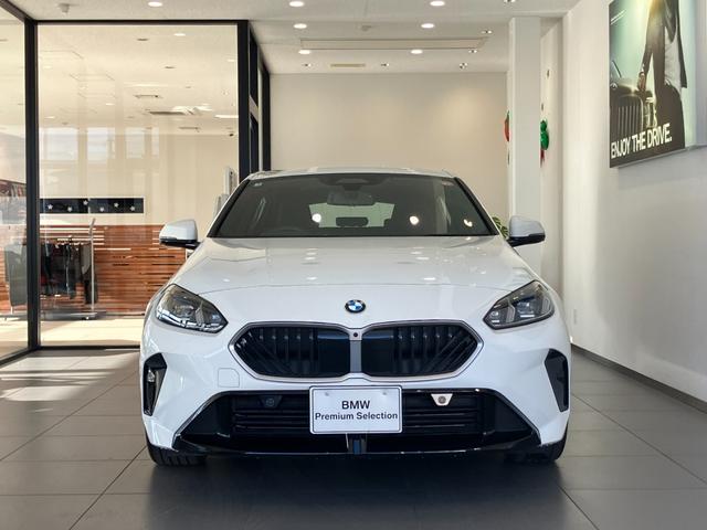 １シリーズ １２０ｄ　Ｍスポーツ　弊社元デモカー　アクティブクルーズコントロール　ヘッドアップディスプレイ　全周囲カメラ　１８インチアルミホイール　電動リアゲート　アンビエントライト　マイルドハイブリッド　ＬＥＤヘッドライト（5枚目）