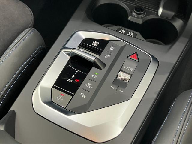 １シリーズ １２０ｄ　Ｍスポーツ　弊社元デモカー　アクティブクルーズコントロール　ヘッドアップディスプレイ　全周囲カメラ　１８インチアルミホイール　電動リアゲート　アンビエントライト　マイルドハイブリッド　ＬＥＤヘッドライト（11枚目）