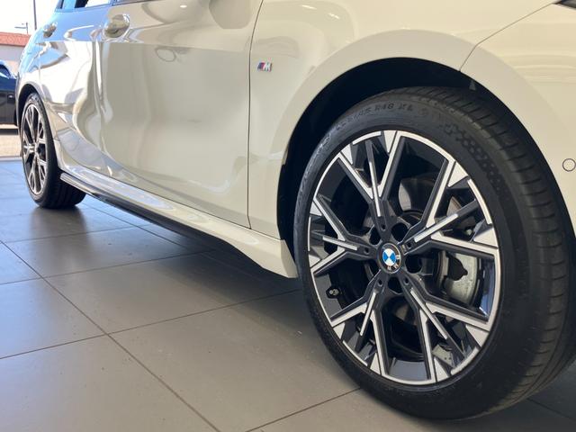 １シリーズ １２０ｄ　Ｍスポーツ　弊社元デモカー　アクティブクルーズコントロール　ヘッドアップディスプレイ　全周囲カメラ　１８インチアルミホイール　電動リアゲート　アンビエントライト　マイルドハイブリッド　ＬＥＤヘッドライト（18枚目）