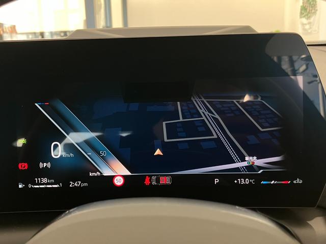 １シリーズ １２０ｄ　Ｍスポーツ　弊社元デモカー　アクティブクルーズコントロール　ヘッドアップディスプレイ　全周囲カメラ　１８インチアルミホイール　電動リアゲート　アンビエントライト　マイルドハイブリッド　ＬＥＤヘッドライト（33枚目）