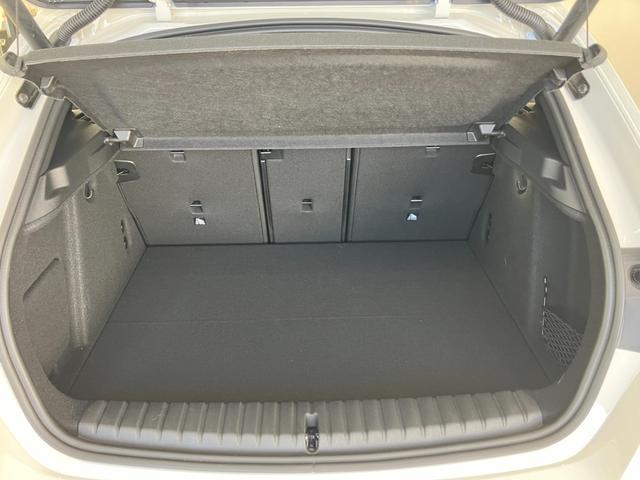 １シリーズ １２０ｄ　Ｍスポーツ　弊社元デモカー　アクティブクルーズコントロール　ヘッドアップディスプレイ　全周囲カメラ　１８インチアルミホイール　電動リアゲート　アンビエントライト　マイルドハイブリッド　ＬＥＤヘッドライト（43枚目）