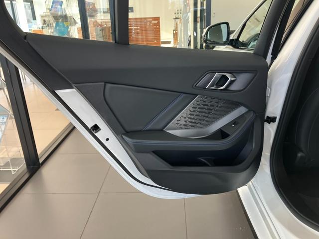 １シリーズ １２０ｄ　Ｍスポーツ　弊社元デモカー　アクティブクルーズコントロール　ヘッドアップディスプレイ　全周囲カメラ　１８インチアルミホイール　電動リアゲート　アンビエントライト　マイルドハイブリッド　ＬＥＤヘッドライト（57枚目）