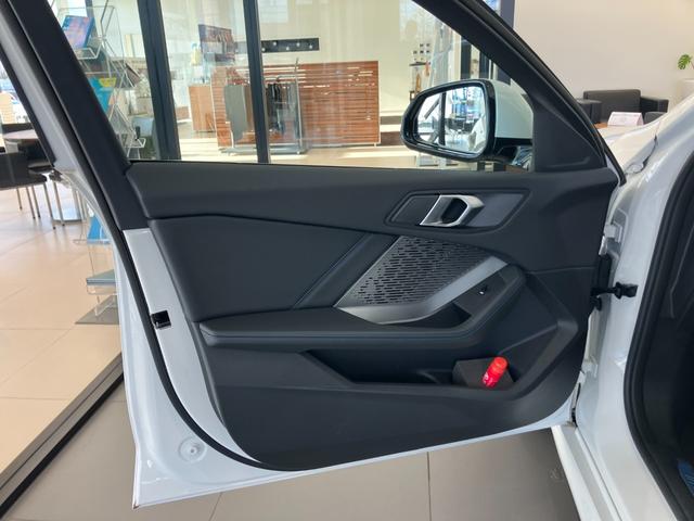 １シリーズ １２０ｄ　Ｍスポーツ　弊社元デモカー　アクティブクルーズコントロール　ヘッドアップディスプレイ　全周囲カメラ　１８インチアルミホイール　電動リアゲート　アンビエントライト　マイルドハイブリッド　ＬＥＤヘッドライト（58枚目）