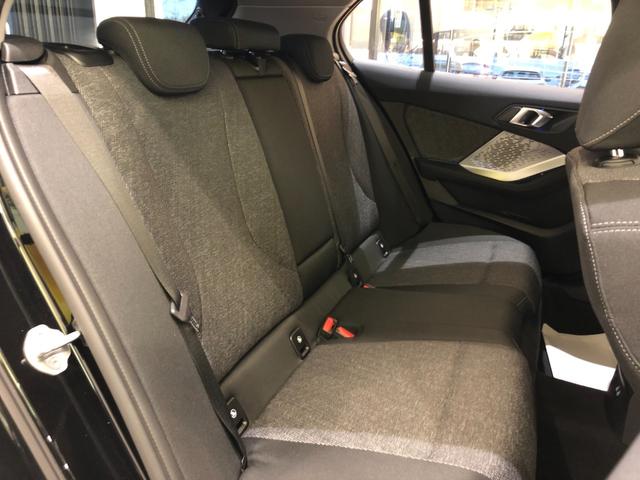 １シリーズ １２０ｄ　弊社下取り車　ワンオーナーＡＣＣ　ＨＵＤ　アンドロイドオート＆アップルカープレイ　純正１７ＡＷ　ワイヤレス充電　電動リアゲート　シートヒーター　アンビエントライト　全周囲カメラ　電動シート　ＥＴＣ（13枚目）