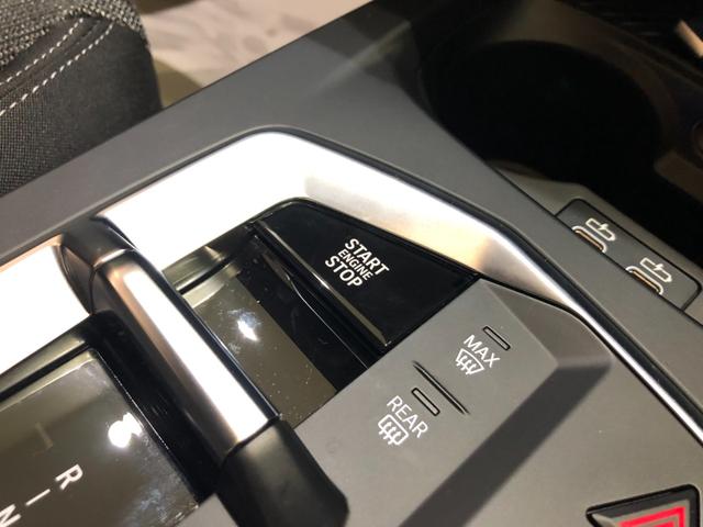 １シリーズ １２０ｄ　弊社下取り車　ワンオーナーＡＣＣ　ＨＵＤ　アンドロイドオート＆アップルカープレイ　純正１７ＡＷ　ワイヤレス充電　電動リアゲート　シートヒーター　アンビエントライト　全周囲カメラ　電動シート　ＥＴＣ（19枚目）