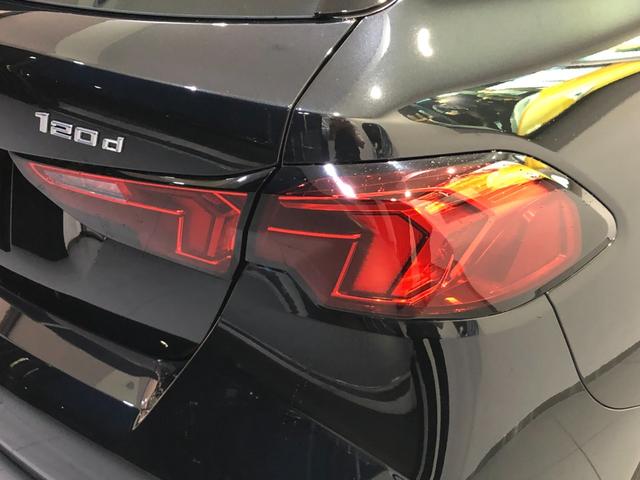 １シリーズ １２０ｄ　弊社下取り車　ワンオーナーＡＣＣ　ＨＵＤ　アンドロイドオート＆アップルカープレイ　純正１７ＡＷ　ワイヤレス充電　電動リアゲート　シートヒーター　アンビエントライト　全周囲カメラ　電動シート　ＥＴＣ（63枚目）