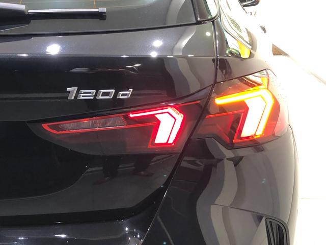 １シリーズ １２０ｄ　弊社下取り車　ワンオーナーＡＣＣ　ＨＵＤ　アンドロイドオート＆アップルカープレイ　純正１７ＡＷ　ワイヤレス充電　電動リアゲート　シートヒーター　アンビエントライト　全周囲カメラ　電動シート　ＥＴＣ（66枚目）