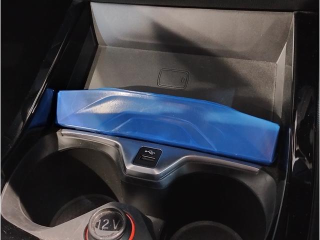 �y�u���^�[�d��z�u���^�[�d�ɑΉ����Ă���܂��B�������̌g�ѓd�b���u���^�[�d��Ή��ł�����A�[�d�R�[�h�̕K�v�Ȃ��A��������Ƃ����ԓ��̂܂܌g�т̏[�d���\�ł��B