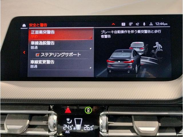 �V�t�g���o�[���ӂɓ��ڂ��ꂽ���c���������i�i�r�̃R���g���[���[�j�̓h���C�o�[�̉^�]�p����������A�����I�ɑ��삪�\�Ō�����܂�