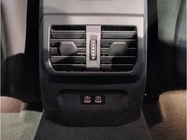 �V�[�g�ɐ[�����|���邱�Ƃ��o���邽�߁A�������h���C�u�ł����K�Ŕ��ɂ����ł��B