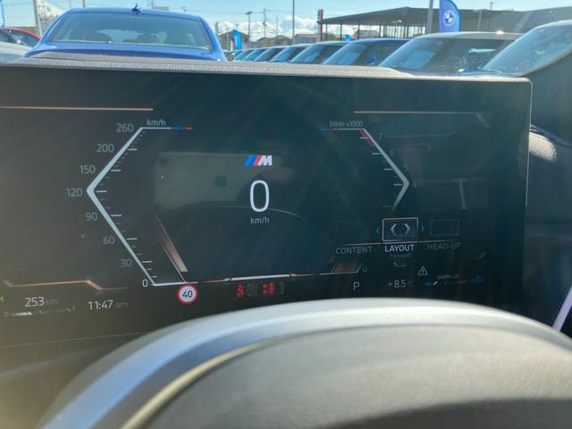 �a�l�v�̃��[�^�[�p�l���͑I�Ȃ�A���W�I�̃`�����l���Ȃǂ��\���\�ł��B�^�]���ɖڐ����j�����ƂȂ��A���S�Ŕ��ɂ����ł��B