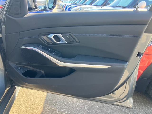 �Ԃ̏��~��̍ۂɕK���G��h�A�n���h���ł��B�g�p�����C�ɂȂ���͂��C�y�ɂ��\���t�����������܂��B