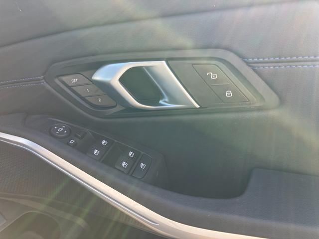 �a�l�v�̕������h�A�́A�������̎��ɂ�����҂�����Ă���܂��B