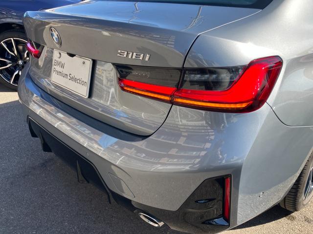 �����Ƀe�[�����C�g���f�U�C�����邱�Ƃɂ��A�ԗ��̕����L�����o���A���C�h�{�f�B�[�ŃX�|�[�e�B�[�Ȉ�ۂ�^���܂��B