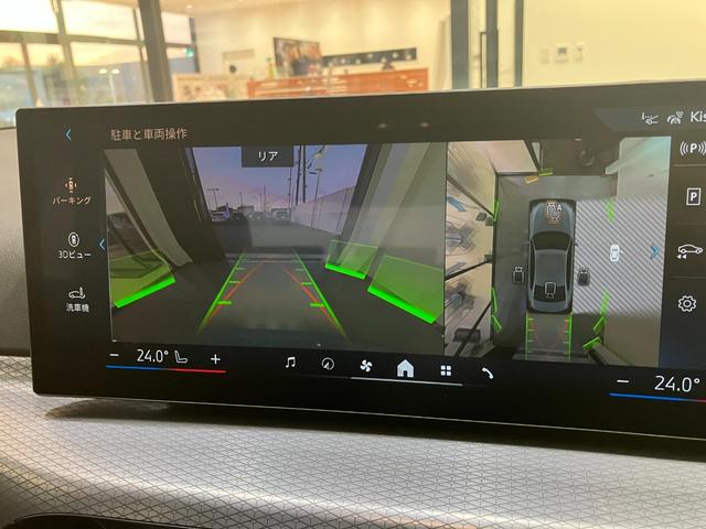 �y�o�b�N�J�����z�V�t�g���o�b�N�ɓ����ƁA���j�^�[���o�͂���܂��B�X�e�A�����O�ɘA�����郌�[���K�C�h�̕\��������܂��̂ŁA���Ԃ����ȕ��������S���������B