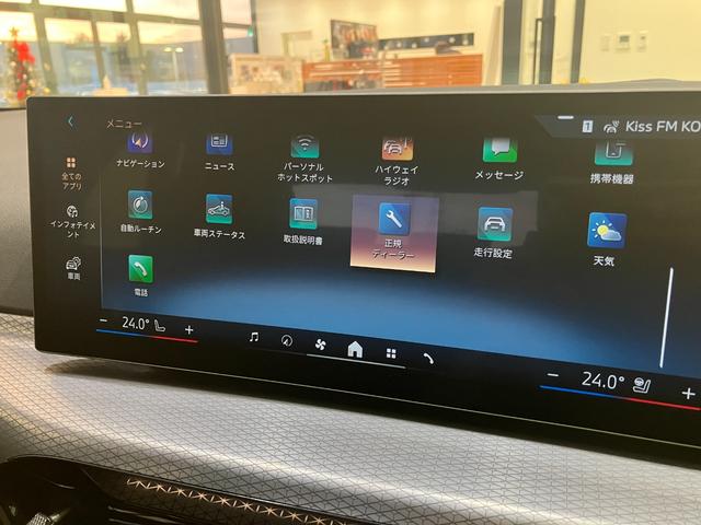 �V�t�g���o�[���ӂɓ��ڂ��ꂽ���c���������i�i�r�̃R���g���[���[�j�̓h���C�o�[�̉^�]�p����������A�����I�ɑ��삪�\�Ō�����܂�