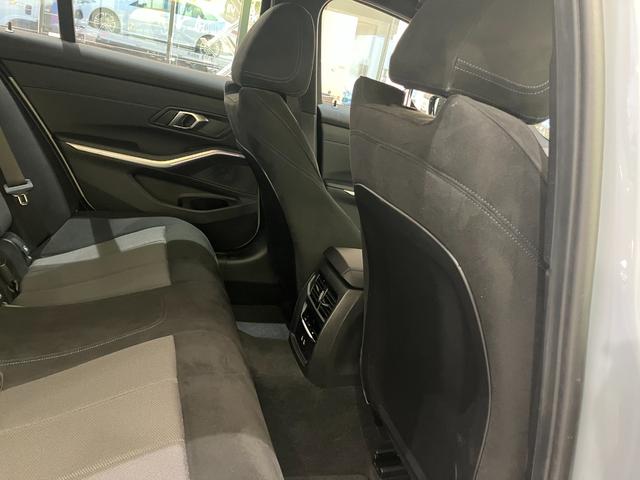 �g�p����A�ɂ����ȂǋC�ɂȂ�_�Ȃǌ�����܂����牽�Ȃ�Ƃ��\���t�����������܂��B�g�債�����ʐ^�������肷�邱�Ƃ��\�Ō�����܂��B