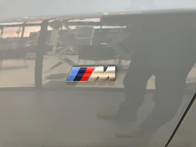 �ǂ�����Ƃ����o���p�[�����̃f�U�C���͂a�l�v�̍��������ۗ�������Ƌ��ɃX�|�[�e�B�[�������o���Ă���܂��B