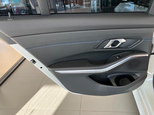 ３シリーズ ３１８ｉ　Ｍスポーツ　弊社デモカー　ＨＤＤナビゲーション　電動リアゲート　アクティブクルーズコントロール　ＬＥＤヘッドライト　衝突被害軽減ブレーキ（58枚目）