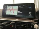 ドライバー中心に設計されたBMWのコクピットはナビゲーションシステムもドライバーーが見やすい角度に調整されております。