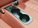 BMWの少し硬めの足回りは車の縦揺れを素早く整えるため、同乗者の方への車酔いにも効果が御座います。