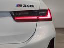 BMWのテールランプはプレスラインへと続く形状のため、統一感のある綺麗なラインを演出しております。