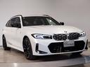 コーナーセンサーが搭載しておりますので、車庫入れの際など、障害物の接近を音で知らせます。