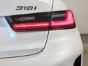 318i Mスポーツ 弊社デモレンタ ブラックレザーシート 19インチアロイホイール ブラックキドニーグリル シートヒーター アクティブクルーズコントロール ヘッドアップディスプレイ 後退アシスト パーキングアシスト(65枚目)