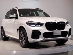 【ＢＭＷの伝統１】ＢＭＷの特徴的な“キドニーグリル”は、８０年以上続く伝統の形でございます。変わらないこだわりのデザインが、プレミアムブランド“ＢＭＷ”を創り出します。 6