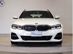 【ＢＭＷの伝統１】ＢＭＷの特徴的な“キドニーグリル”は、８０年以上続く伝統の形でございます。変わらないこだわりのデザインが、プレミアムブランド“ＢＭＷ”を創り出します。 6