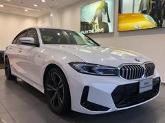 【ＢＭＷの伝統１】ＢＭＷの特徴的な“キドニーグリル”は、８０年以上続く伝統の形でございます。変わらないこだわりのデザインが、プレミアムブランド“ＢＭＷ”を創り出します。 6