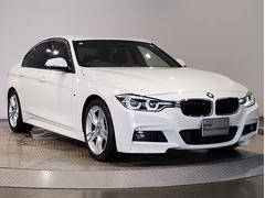 【ＢＭＷの伝統１】ＢＭＷの特徴的な“キドニーグリル”は、８０年以上続く伝統の形でございます。変わらないこだわりのデザインが、プレミアムブランド“ＢＭＷ”を創り出します。 6