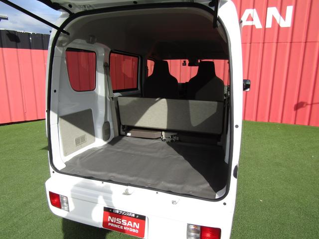 ＮＶ１００クリッパーバン ＤＸ　エマージェンシーブレーキパッケージ　４ＷＤ・Ｗエアバック・エマージェンシーブレーキ・横滑り防止・キーレス・５ＡＧＳ・ドラレコ・ＥＴＣ・プライバシーガラス・マット（8枚目）