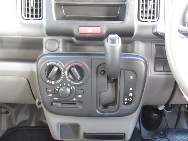 ＮＶ１００クリッパーバン ＤＸ　エマージェンシーブレーキパッケージ　４ＷＤ・Ｗエアバック・エマージェンシーブレーキ・横滑り防止・キーレス・５ＡＧＳ・ドラレコ・ＥＴＣ・プライバシーガラス・マット（11枚目）