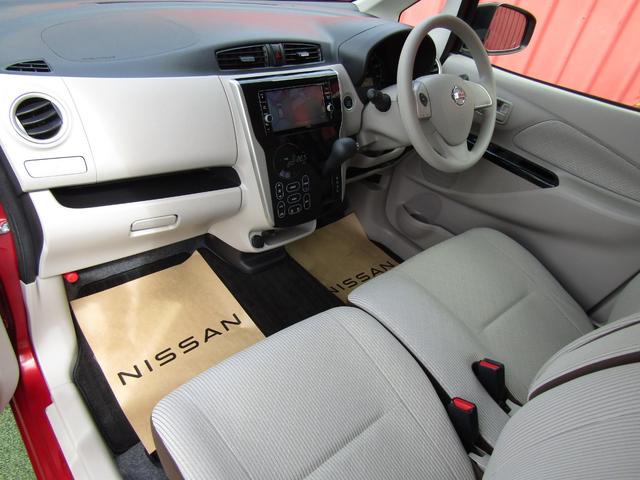 デイズ Ｘ　純正メモリーナビ・フルセグ・アラウンドビュー・エマブレ・車線逸脱センサー・ステアリングスイッチ・アームレスト・ウインカーミラー・ＥＴＣ・インテリキー・プライバシーガラス（6枚目）